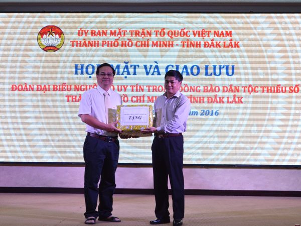 Gặp mặt và giao lưu Đoàn đại biểu người có uy tín trong đồng bào dân tộc thiểu số thành phố Hồ Chí Minh và tỉnh Đắk Lắk