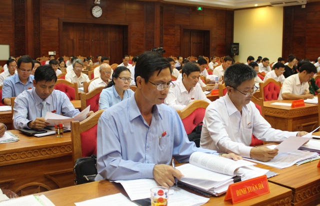 Kỳ họp thứ 2, HĐND tỉnh khóa IX: Nghe báo cáo về bảo tồn, phát huy văn hóa cồng chiêng của tỉnh giai đoạn 2016 - 2020 và biên chế công chức, số lượng viên chức năm 2016.