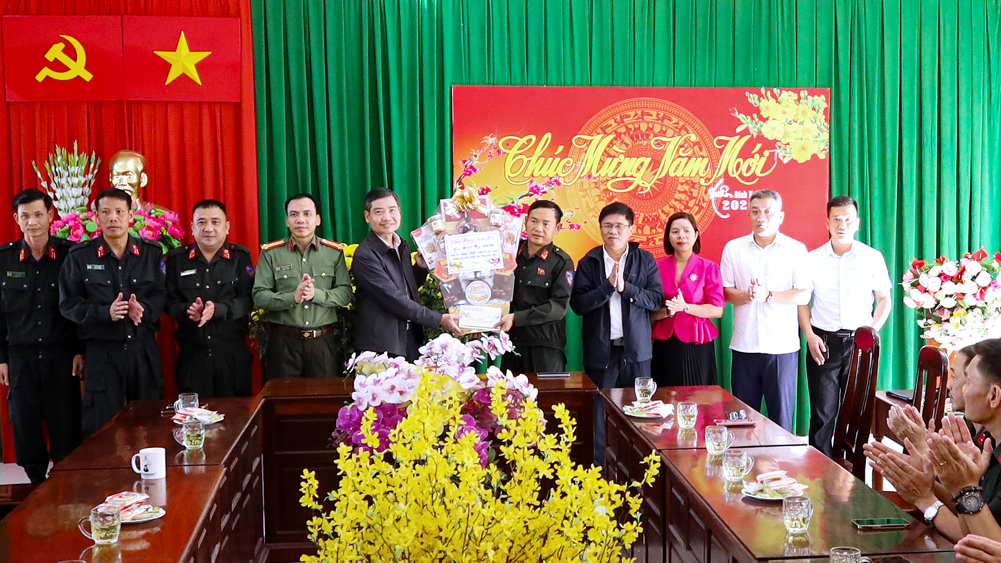 Chủ tịch UBND tỉnh Tạ Anh Tuấn chúc Tết các đơn vị nhân dịp Xuân Bính Ngọ 2026
