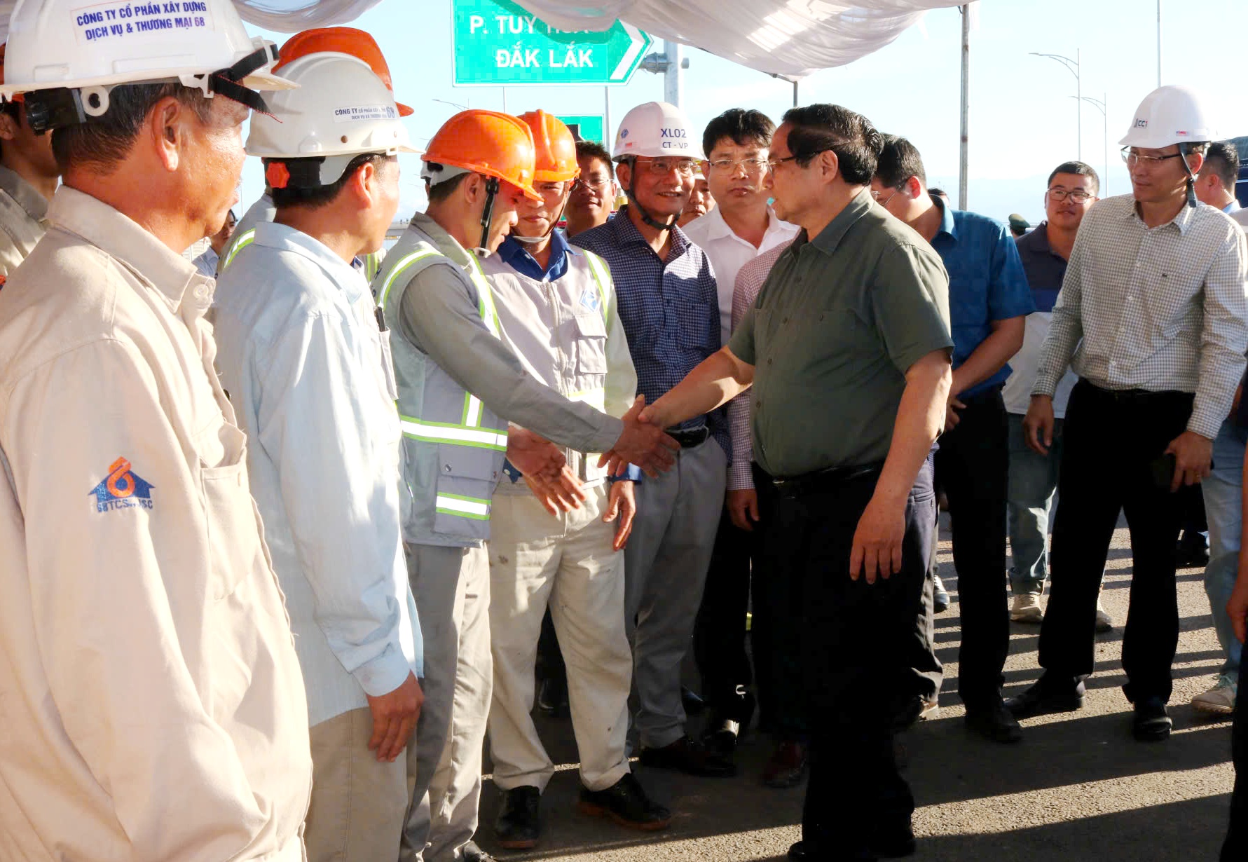 Thủ tướng Chính phủ Phạm Minh Chính kiểm tra Dự án thành phần đoạn Chí Thạnh - Vân Phong