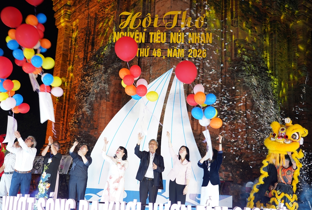 Đêm thơ Nguyên tiêu với chủ đề “Đắk Lắk - Vượt sóng ra khơi, vươn tầm cao mới”