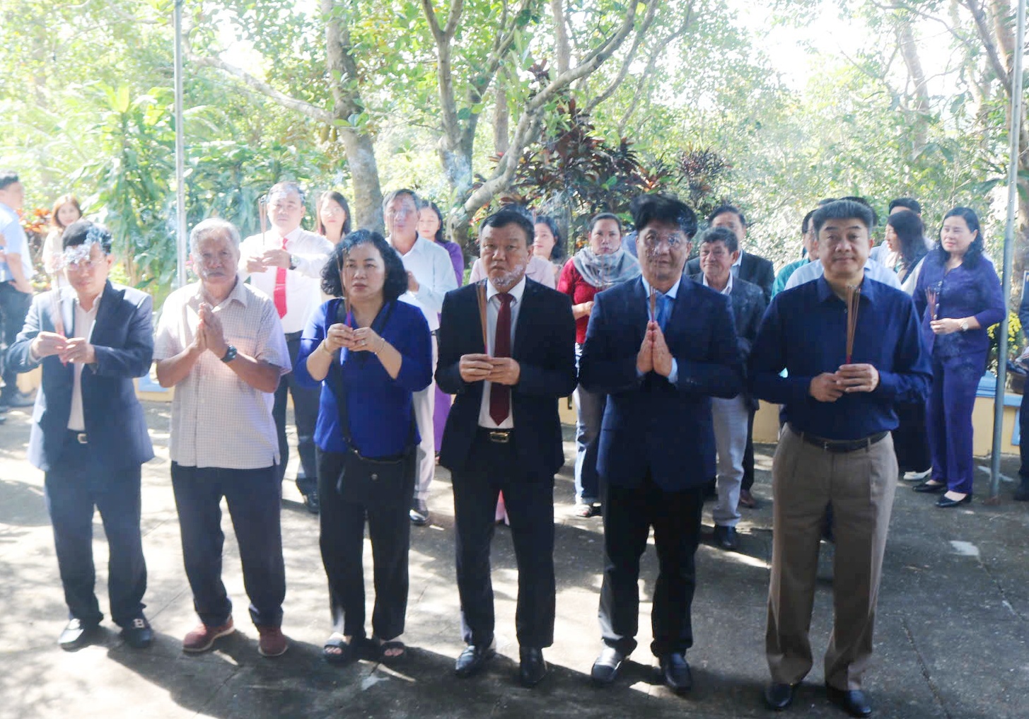 Lãnh đạo tỉnh dâng hương tưởng niệm tại Đập Đồng Cam đầu Xuân Bính Ngọ