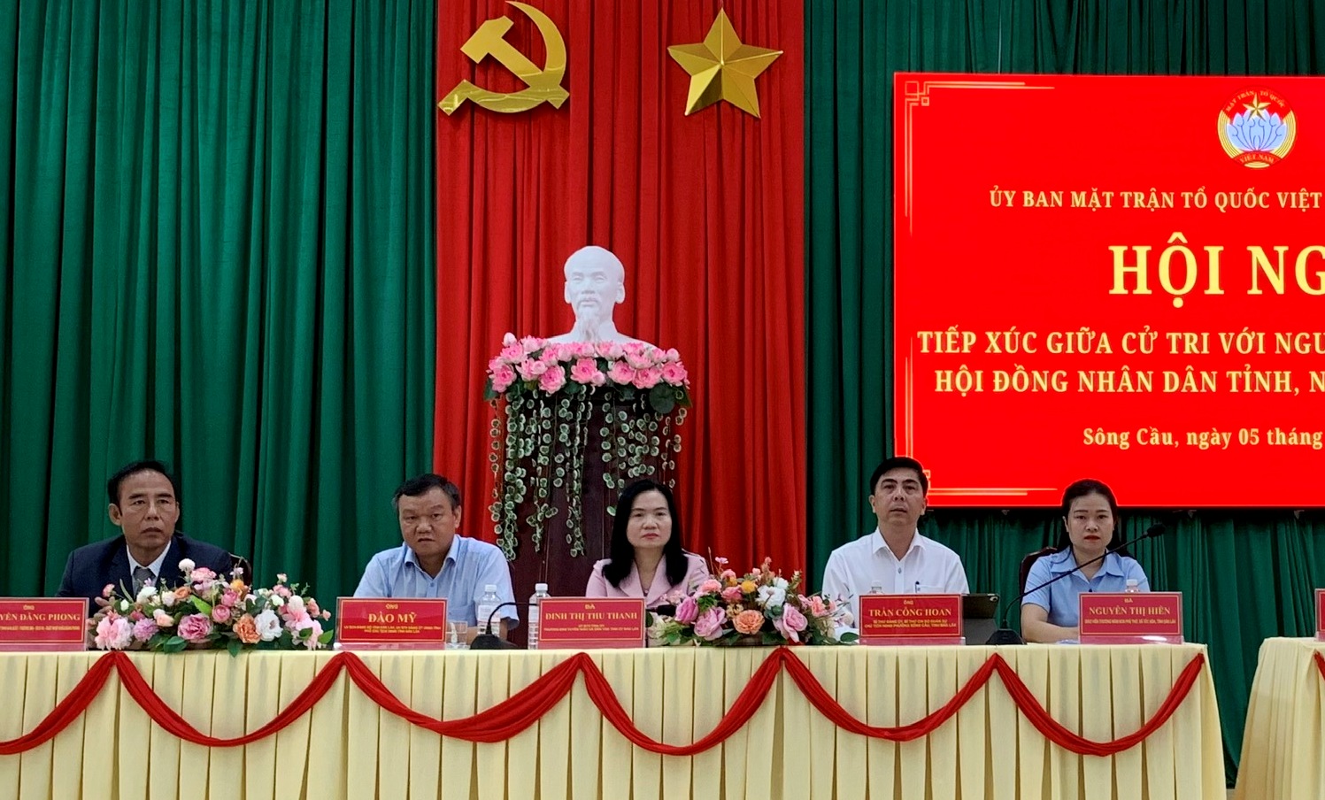 Cử tri phường Sông Cầu bày tỏ nhiều ý kiến tại hội nghị tiếp xúc ứng cử viên HĐND tỉnh