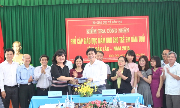 Kiểm tra công nhận phổ cập giáo dục mầm non cho trẻ em 5 tuổi tỉnh Đắk Lắk năm 2015