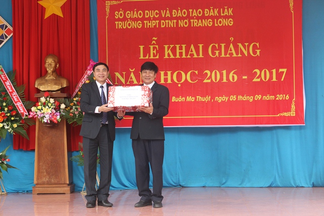 Lãnh đạo Tỉnh ủy dự Lễ khai giảng năm học mới