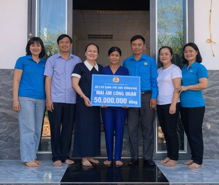 Đắk Lắk: Bàn giao nhà “Mái ấm Công đoàn”, tiếp sức đoàn viên ổn định cuộc sống