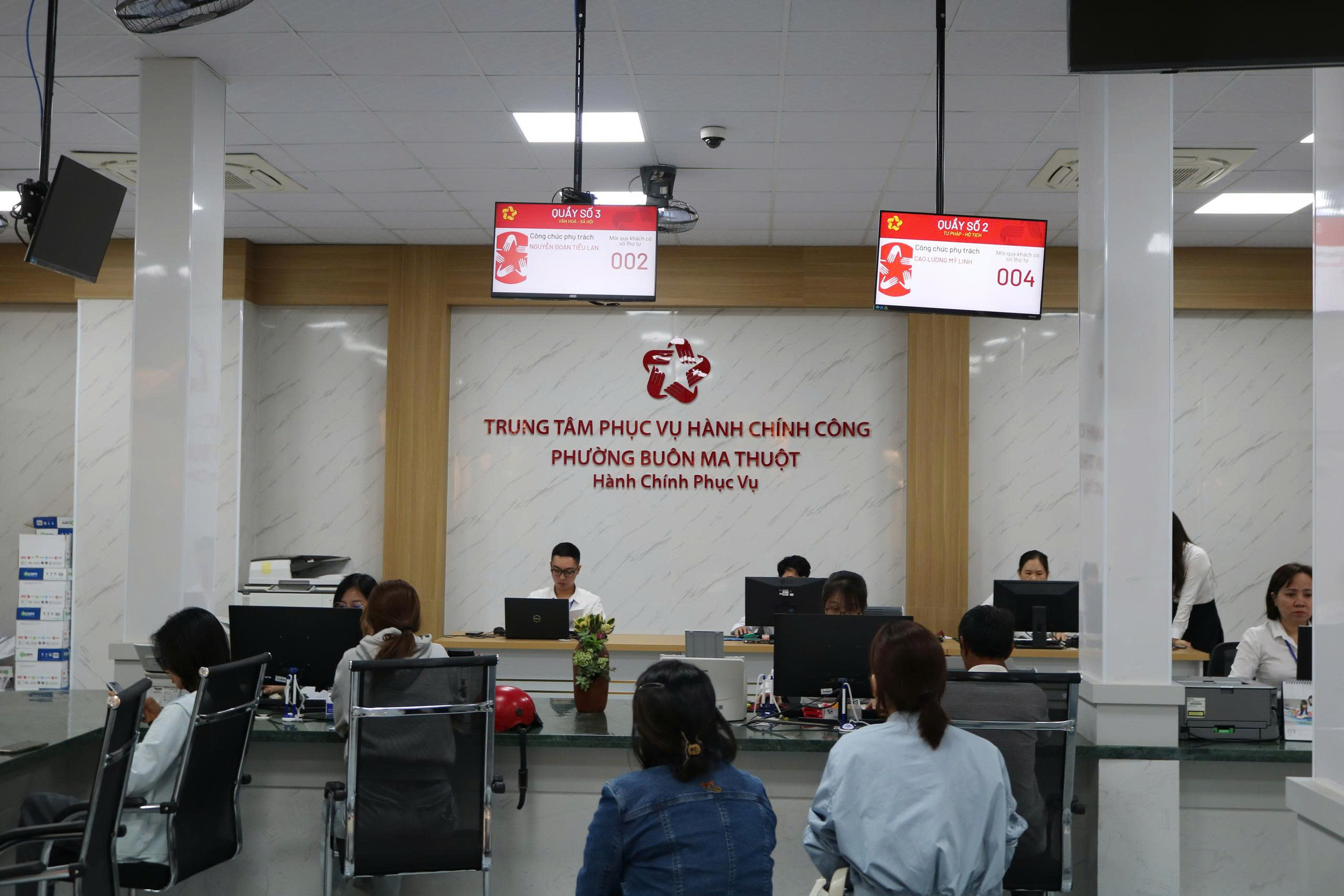 Đẩy mạnh cải cách hành chính: 