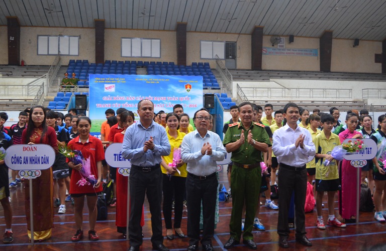 117 VĐV dự tranh giải Bóng bàn các đội mạnh toàn quốc tranh Cúp Tổng cục Cảnh sát lần thứ Nhất năm 2016.