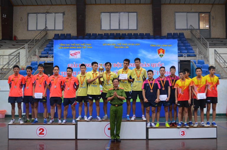 Bế mạc giải Bóng bàn các đội mạnh toàn quốc tranh Cúp Tổng cục Cảnh sát lần thứ Nhất năm 2016.