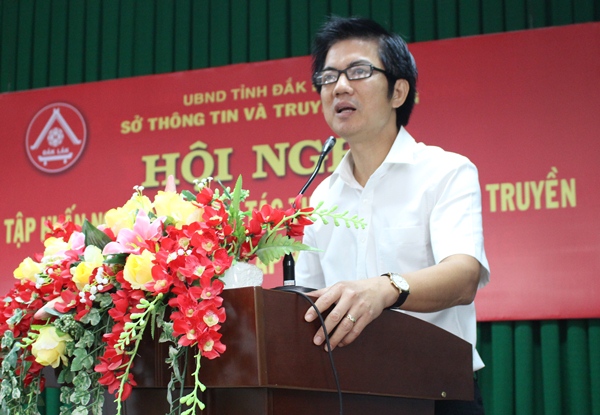 Tập huấn nghiệp vụ công tác thông tin, tuyên truyền cho cán bộ Đài cấp huyện, cấp xã.