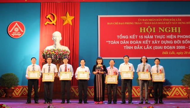 Tuyên dương 171 tập thể, cá nhân tiêu biểu trong Phong trào “Toàn dân đoàn kết xây dựng đời sống văn hoá” tỉnh giai đoạn 2000-2015.