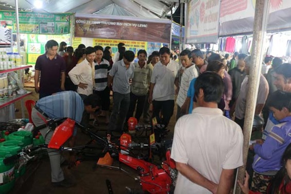 Bế mạc Phiên chợ hàng Việt tại huyện Buôn Đôn