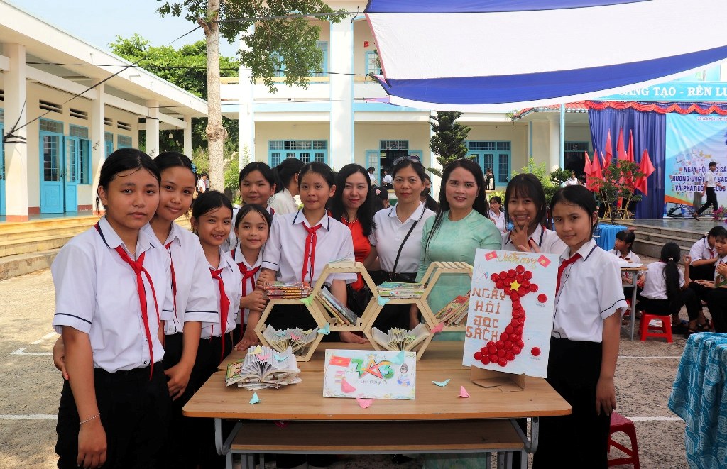 Lan tỏa văn hóa đọc qua Chương trình Thư viện lưu động “Ánh sáng tri thức”