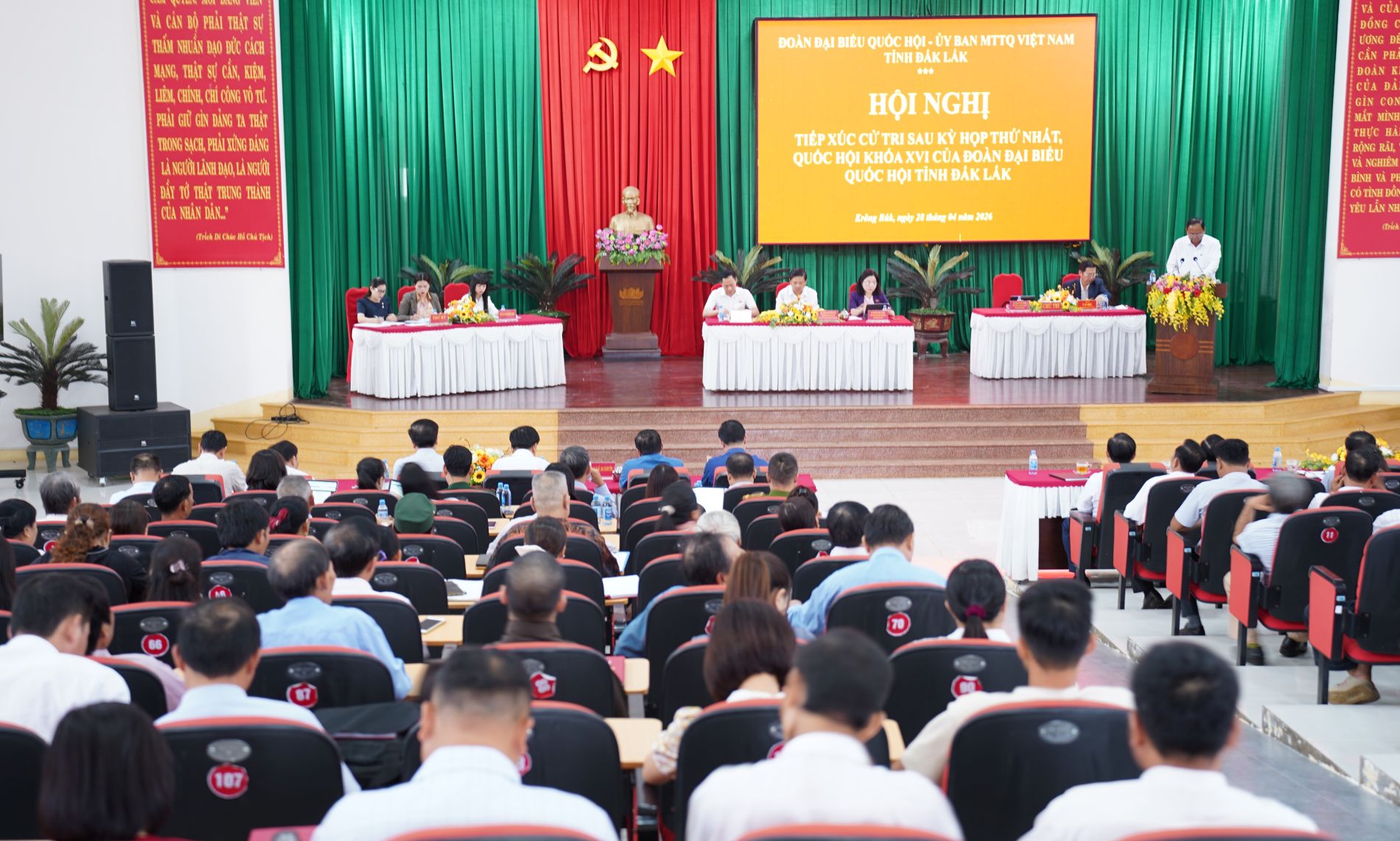 Cử tri các xã Krông Búk, Cư Pơng và Pơng Drang kiến nghị các vấn đề về đầu tư hạ tầng giao thông, xây dựng nông thôn mới