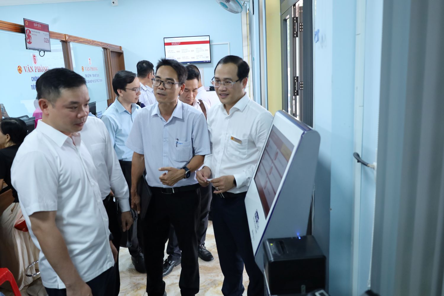 Siết chặt kỷ cương hành chính, quyết tâm đạt mục tiêu tăng trưởng “hai con số”