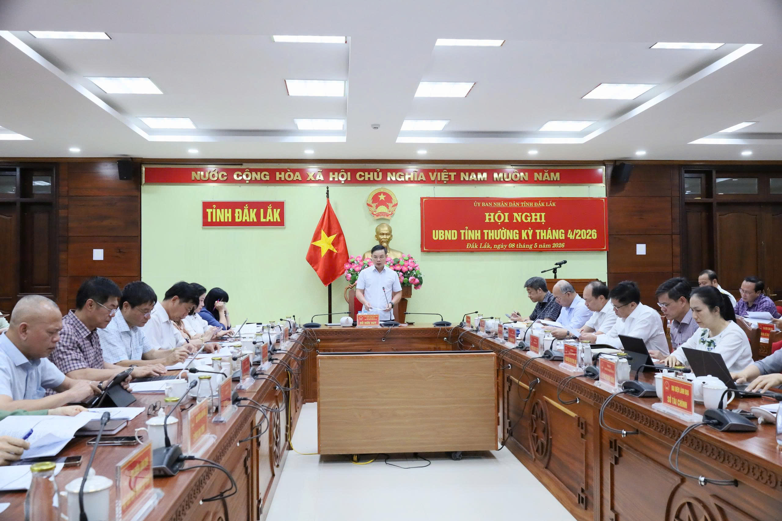 Chủ tịch UBND tỉnh Đỗ Hữu Huy: Chuyển mạnh từ triển khai nhiệm vụ sang hành động quyết liệt, tạo kết quả cụ thể
