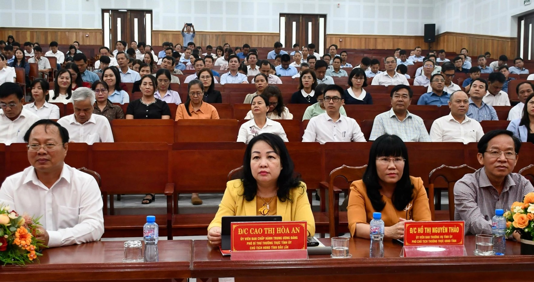 Bế giảng Lớp bồi dưỡng, cập nhật kiến thức đối với cán bộ lãnh đạo, quản lý cấp xã năm 2026
