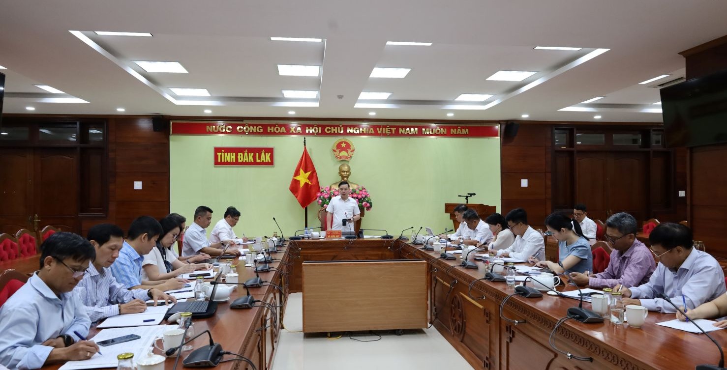 Chủ tịch UBND tỉnh Đỗ Hữu Huy: Xây dựng Văn phòng UBND tỉnh trở thành “bộ não tổng hợp”, đi đầu trong ứng dụng AI