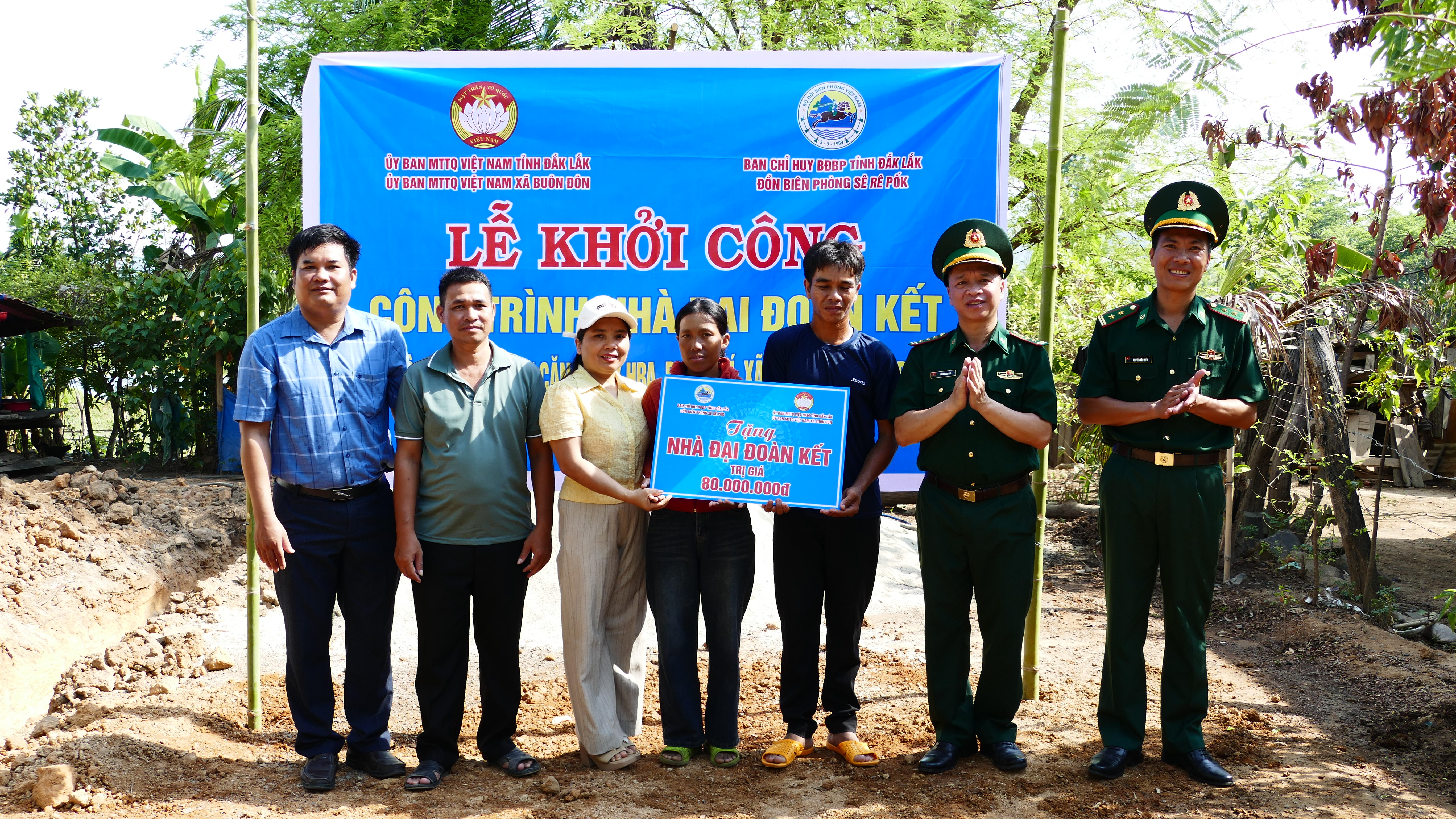 Khởi công xây dựng nhà đại đoàn kết cho các hộ nghèo tại xã Buôn Đôn