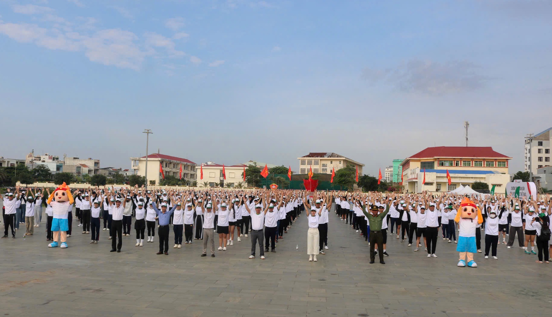 Hơn 1.000 người tham gia chương trình “Toàn dân tập luyện thể dục thể thao” tại Quảng trường Phú Yên