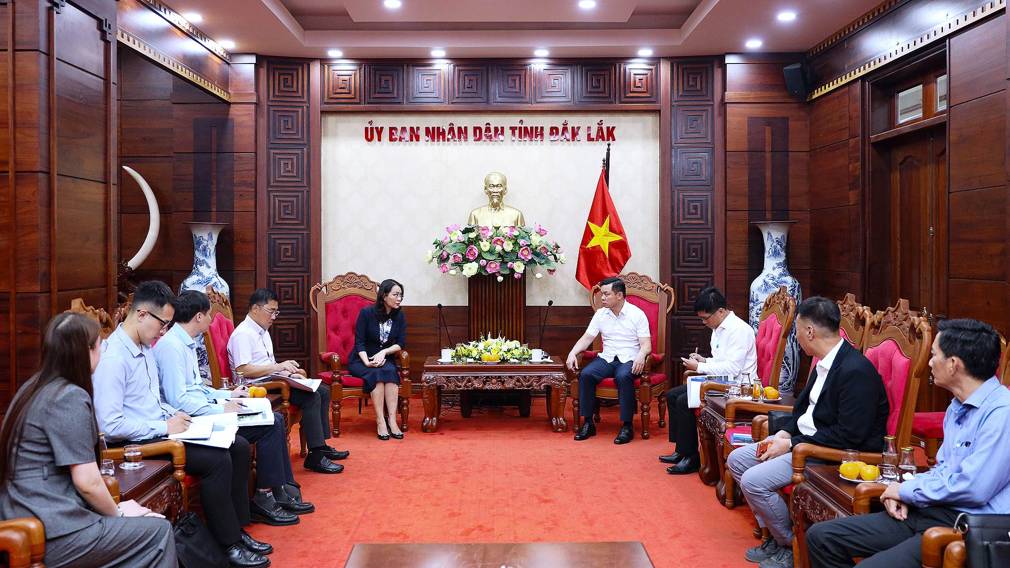 Chủ tịch UBND tỉnh Đỗ Hữu Huy tiếp và làm việc với Tập đoàn FLC về các đề xuất đầu tư