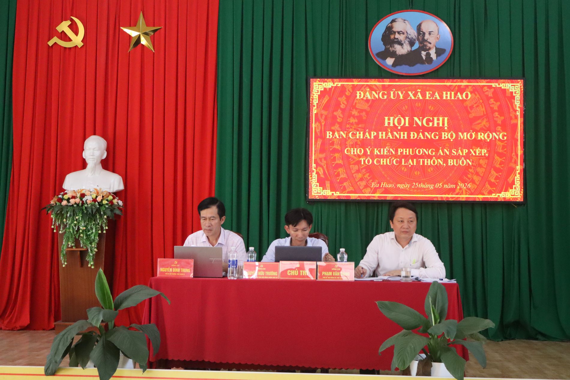 Hội nghị Ban Chấp hành Đảng bộ xã Ea Hiao (mở rộng)