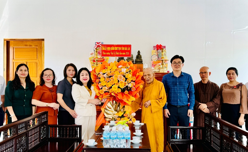 Phó Bí thư Thường trực Tỉnh ủy thăm, chúc mừng các cơ sở Phật giáo nhân Đại lễ Phật đản 2026