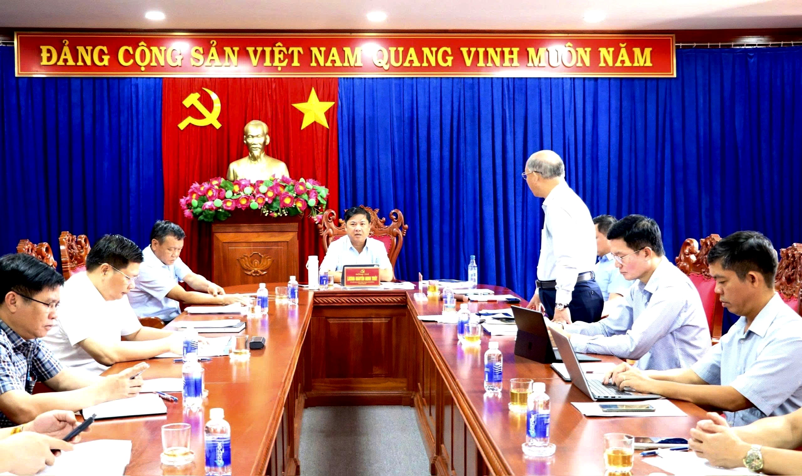 Thường trực Tỉnh ủy họp nghe báo cáo tình hình triển khai một số dự án, công trình trọng điểm trên địa bàn tỉnh