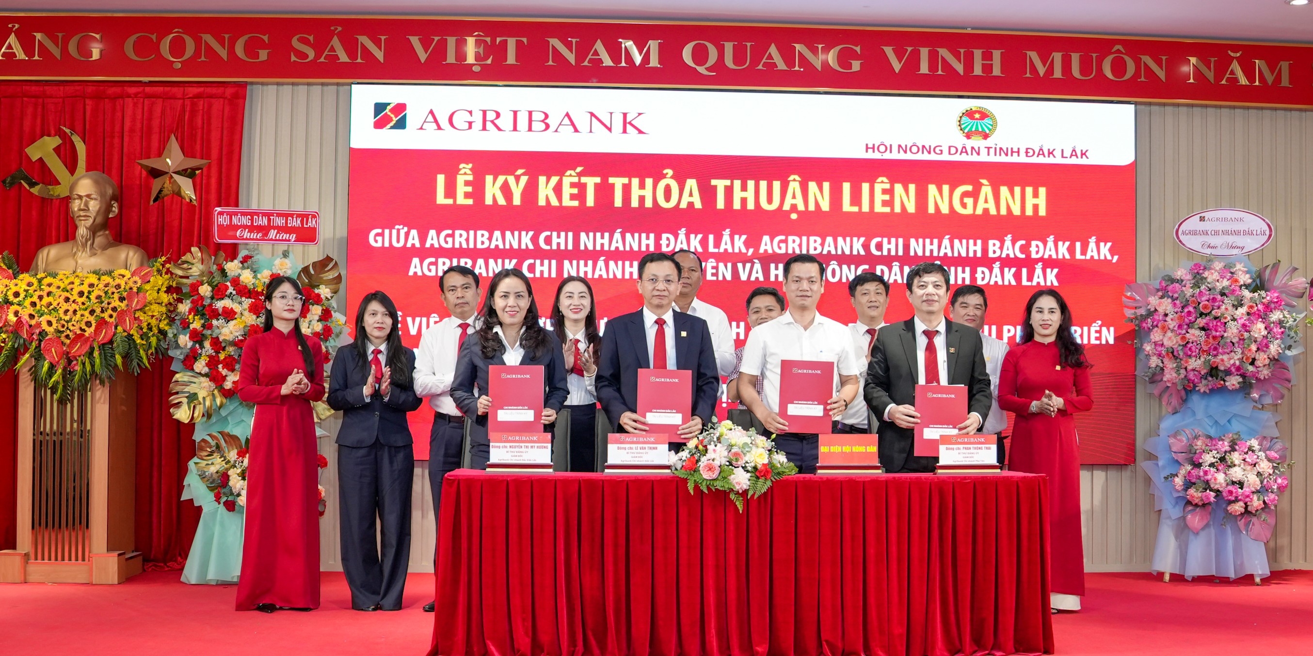 Hội Nông dân tỉnh Đắk Lắk ký kết thỏa thuận phối hợp thực hiện chính sách tín dụng với 3 chi nhánh Agribank trên địa bàn tỉnh