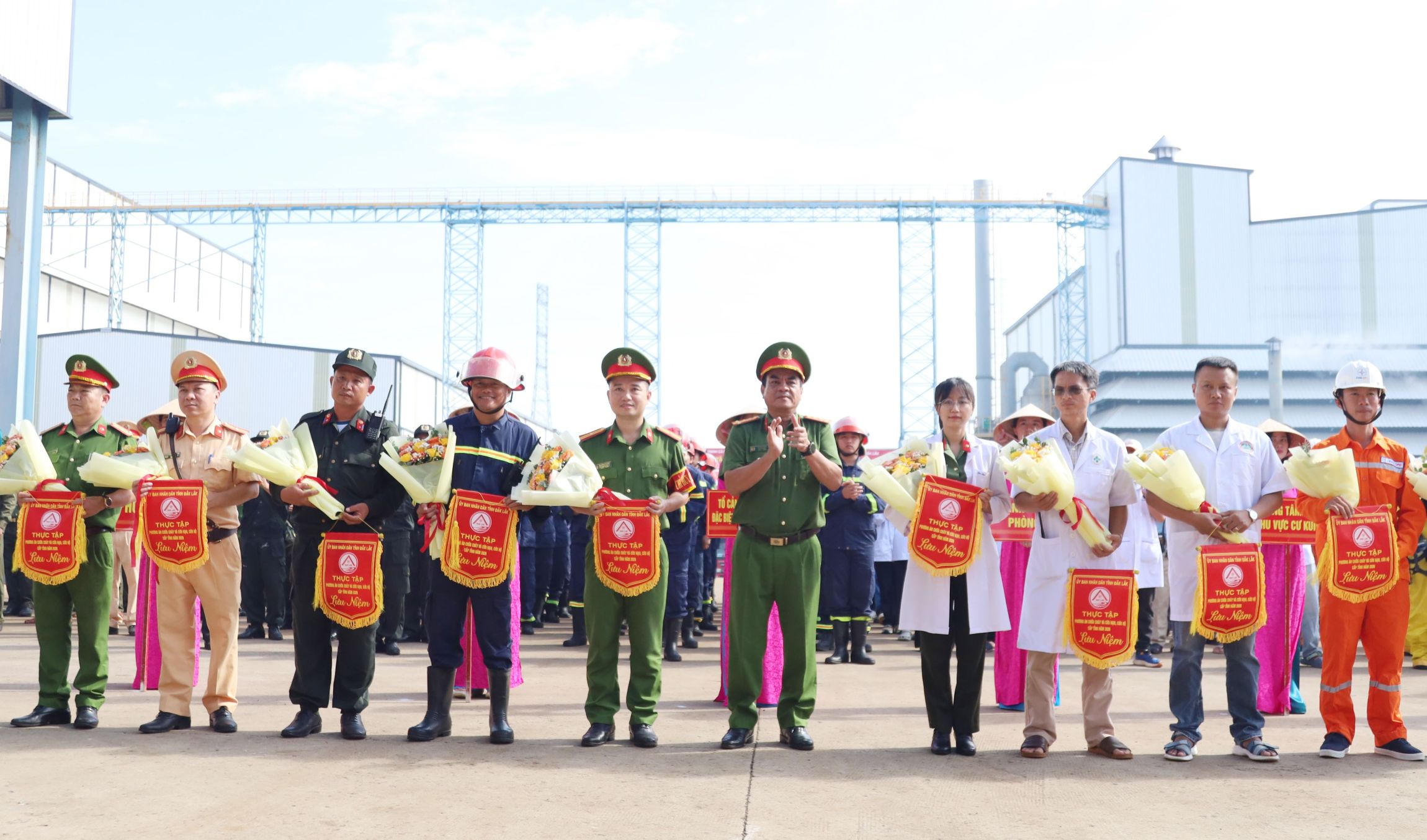 Thực tập phương án chữa cháy, cứu nạn cứu hộ quy mô lớn tại Công ty TNHH cà phê Ngon