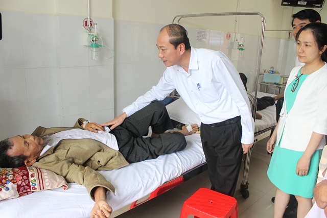 Trao quyết định bổ nhiệm Phó giám đốc Bệnh viện đa khoa tỉnh Đắk Lắk