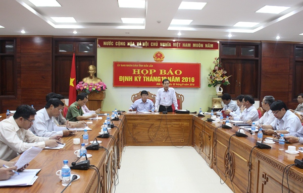 Giao ban báo chí và họp báo định kỳ tháng 10/2016