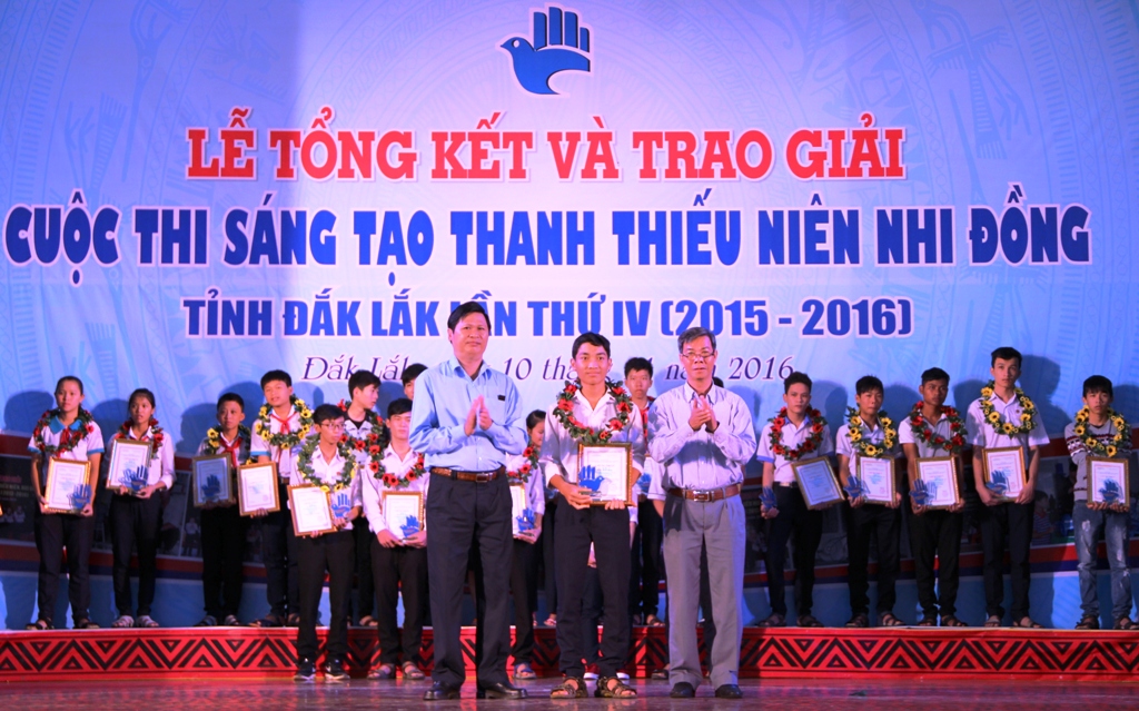 Tổng kết và trao giải Cuộc thi sáng tạo thanh-thiếu niên và nhi đồng tỉnh lần thứ IV năm 2016.