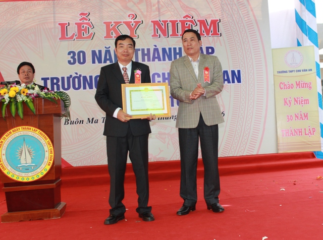 Trường Trung học Phổ thông Chu Văn An kỷ niệm 30 năm thành lập