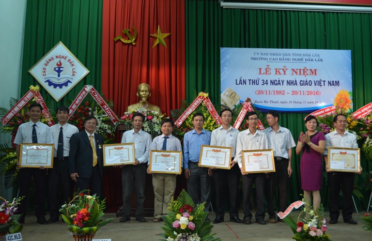 Trường Cao đẳng Nghề Đắk Lắk tọa đàm kỷ niệm 34 năm Ngày Nhà giáo Việt Nam.