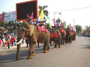 Phát động thi đua hướng tới Lễ hội cà phê Buôn Ma Thuột lần thứ VI và Liên hoan văn hoá Cồng chiêng Tây Nguyên năm 2017.
