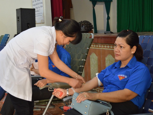 Gần 800 tình nguyện viên tham gia Ngày hội Hiến máu nhân đạo đợt 3 năm 2016