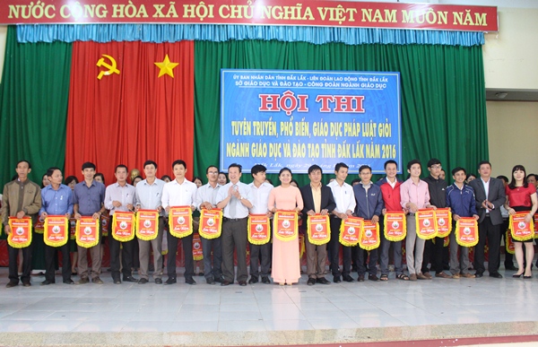 Hơn 120 thí sinh tham dự Hội thi “Tuyên truyền, phổ biến, giáo dục pháp luật giỏi” ngành Giáo dục và Đào tạo tỉnh Đắk Lắk năm 2016