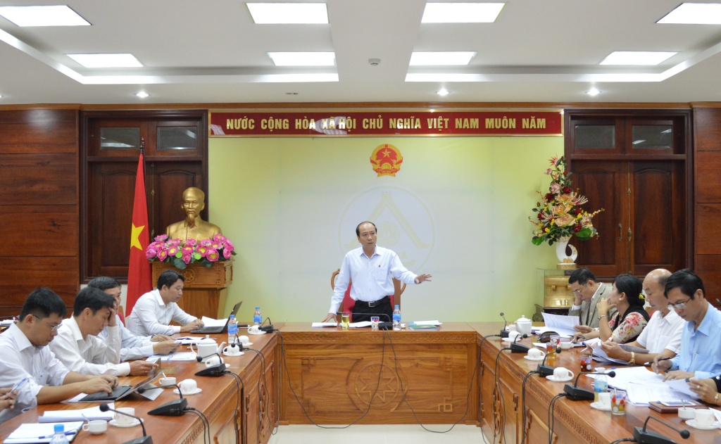 UBND tỉnh thảo luận về kết quả thực hiện kế hoạch phát triển kinh tế - xã hội, đảm bảo quốc phòng – an ninh năm 2016