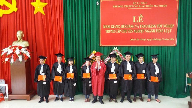 Trường Trung cấp Luật Buôn Ma Thuột tổ chức Lễ khai giảng, Bế giảng và trao bằng tốt nghiệp trung cấp chuyên nghiệp Ngành Pháp luật