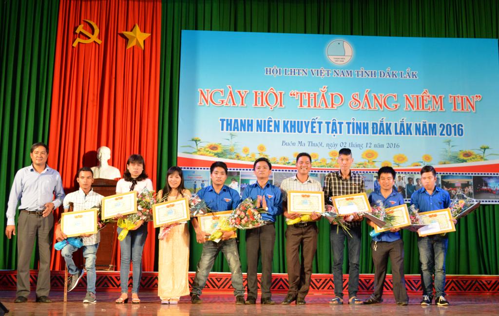 Thắp sáng niềm tin thanh niên khuyết tật tỉnh Đắk Lắk