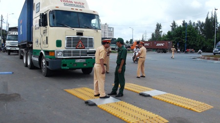 Phối hợp thực hiện công tác kiểm soát tải trọng xe.