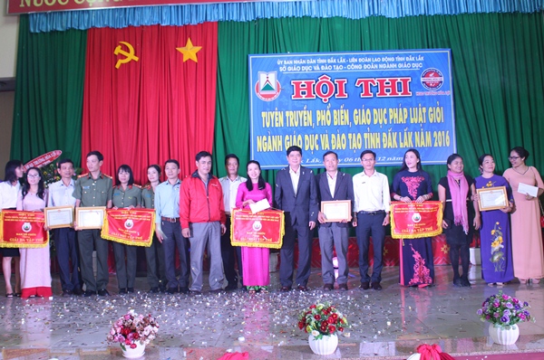 Bế mạc Hội thi “Tuyên truyền, phổ biến, giáo dục pháp luật giỏi” ngành Giáo dục và Đào tạo tỉnh Đắk Lắk năm 2016