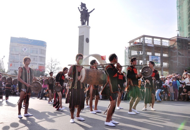 Tạm ứng ngân sách tỉnh năm 2016 cho các đơn vị thực hiện phục vụ Lễ hội cà phê Buôn Ma Thuột lần thứ VI và Liên hoan Văn hóa Cồng chiêng Tây Nguyên năm 2017