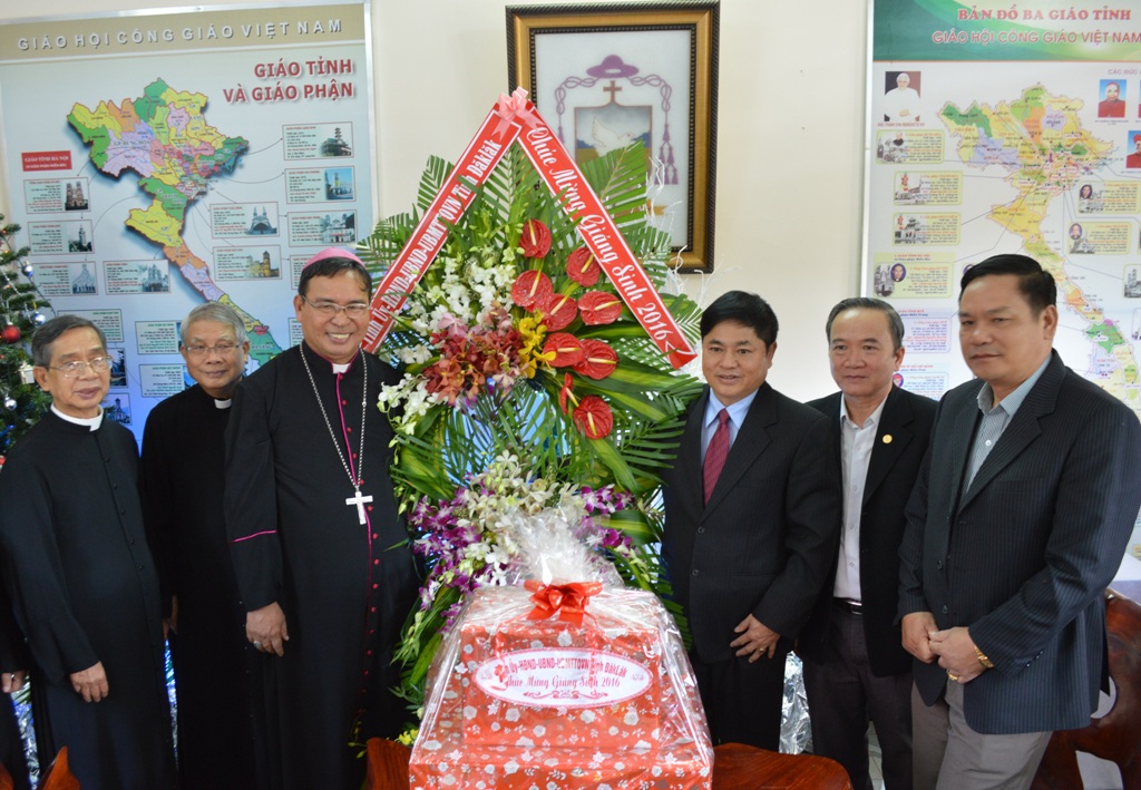 Lãnh đạo tỉnh thăm, chúc mừng các cơ sở tôn giáo nhân dịp Lễ Giáng sinh 2016.
