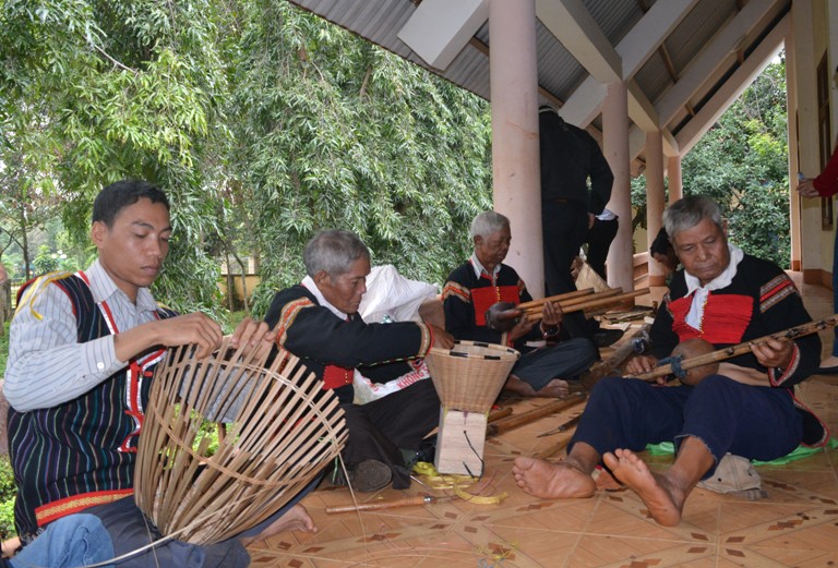 34 craftsmen attends Festival of Sculpture, Weaving, Traditional Musical Instruments Making 2016