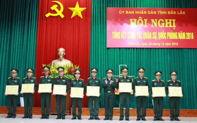 UBND tỉnh tổng kết công tác quân sự, quốc phòng năm 2016