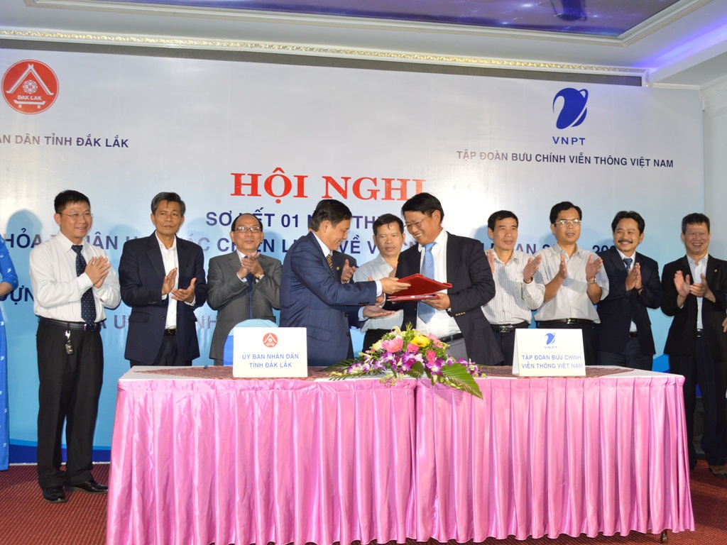 UBND tỉnh và Tập đoàn Bưu chính viễn thông Việt Nam ký kết thỏa thuận triển khai Đề án “Xây dựng thành phố Buôn Ma Thuột trở thành thành phố thông minh”