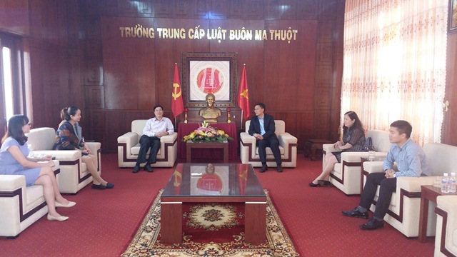 Thứ trưởng Bộ Tư pháp Nguyễn Khánh Ngọc thăm và làm việc với Trường Trung cấp Luật Buôn Ma Thuột