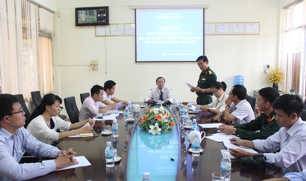 Họp báo về Hội thao Giáo dục quốc phòng – an ninh học sinh THPT tỉnh Đắk Lắk lần thứ IV, năm học 2016 – 2017